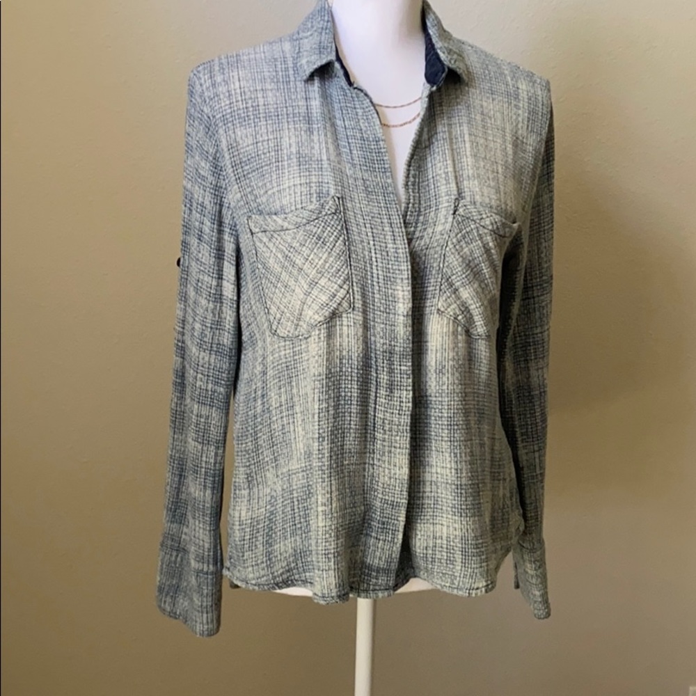 Cloth & Stone Split Back Button Down Shirt Size Xs - image 3